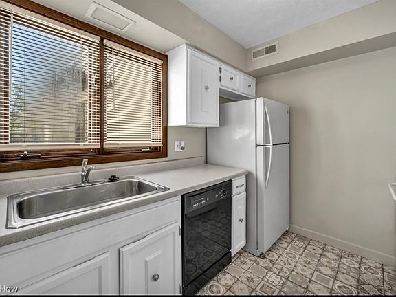 3rd image of 3432 Mayfield Rd #B