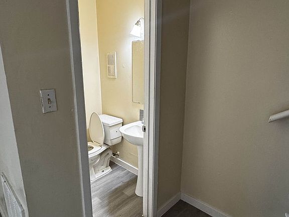 3rd image of 5810 Wellington Dr APT 4