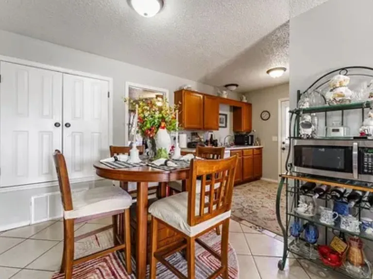 3304 Southwest Landau Court — Photo 5