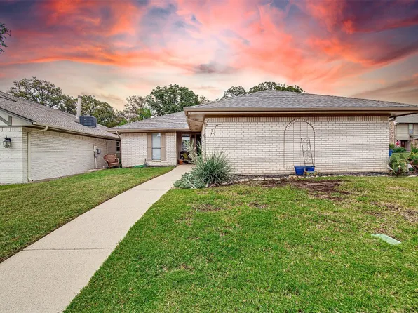 1 Preston Trail Ct, Pantego, TX 76013