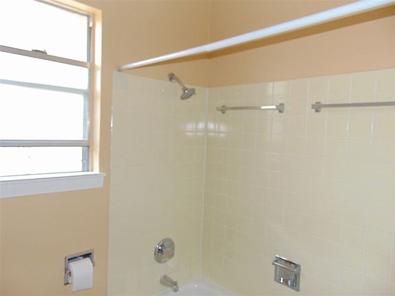 5th image of 118 W Pine Dr