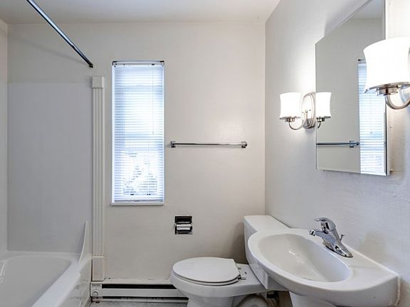 5th image of 4206-4246 SE Salmon St #4220B