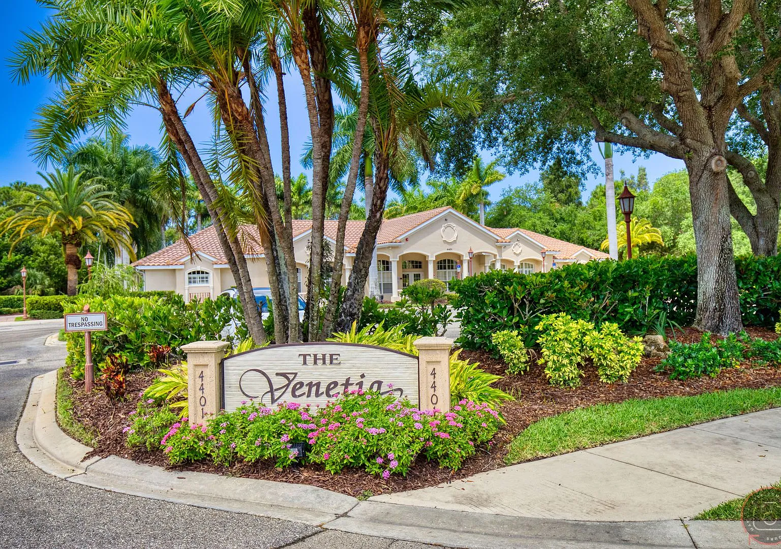 Seasonal Short-Term 2 Bedroom 2 Bathroom with a Bonus Room in the gated community of Venetia! — Photo 2