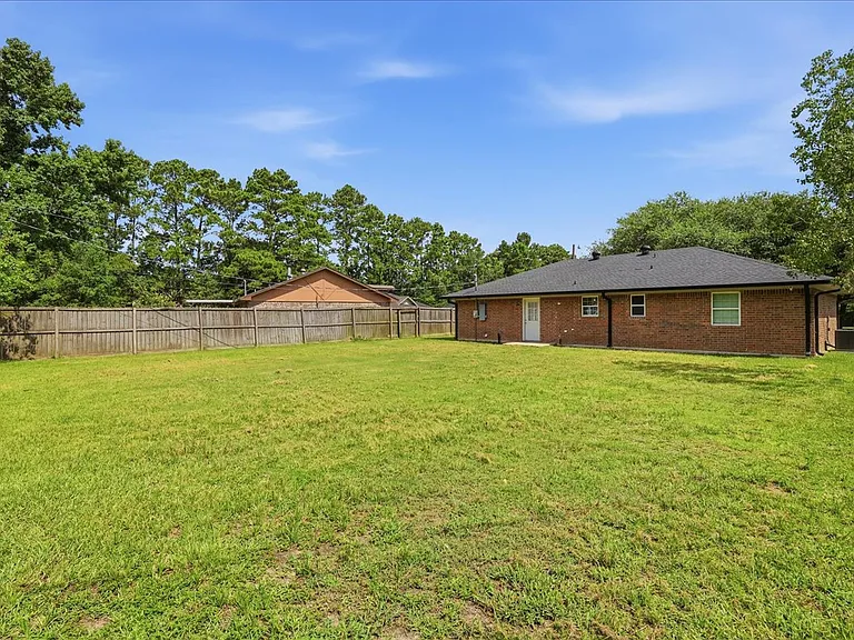 1040 Pine Cove St — Photo 15