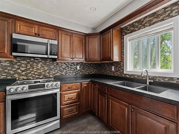3rd image of 549 Clover St
