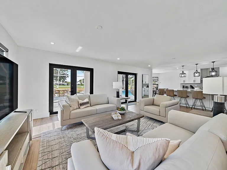 1878 Lynton Cir — Photo 3