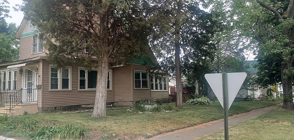 1st image of 412 N Grand Ave