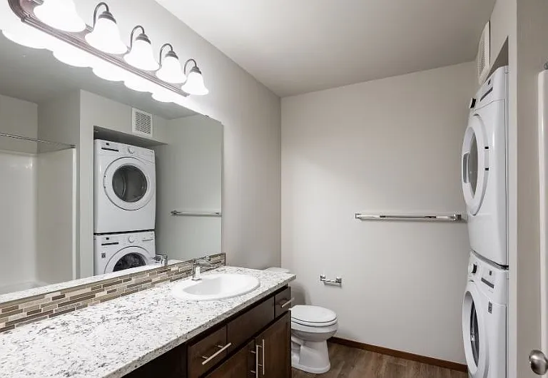 Remington Place Apartments — Photo 32