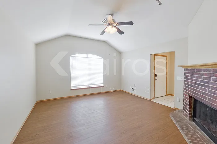 1129 NE 8th St — Photo 2