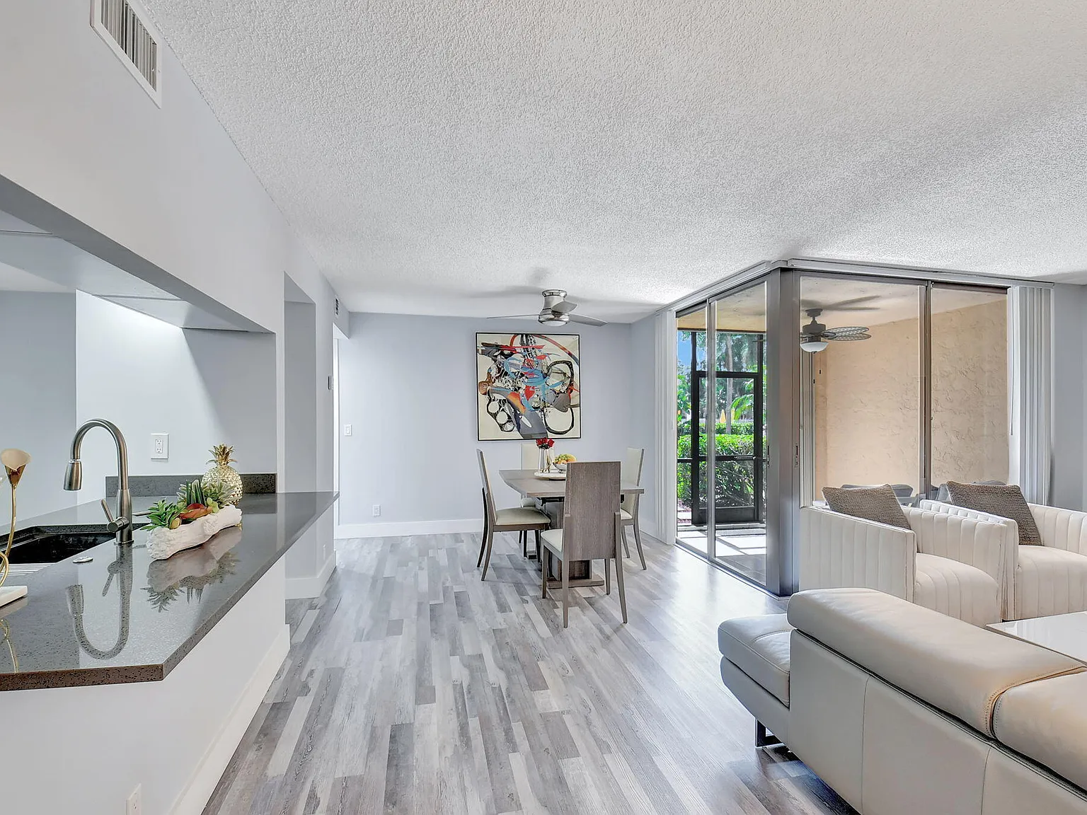 2 bed, 2.0 bath, 1175 sqft, $5,500 — Photo 4