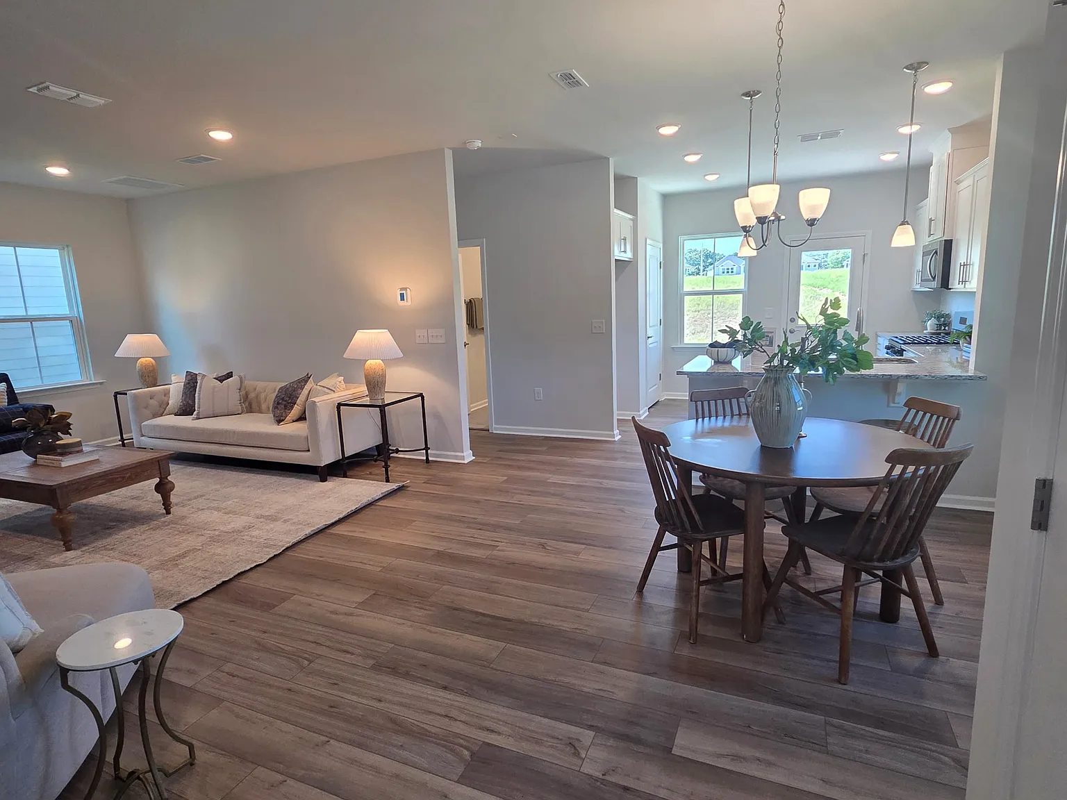 4 bed, 2052 sqft, $2,350 — Photo 1
