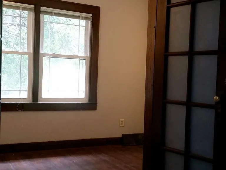936 Drake St — Photo 10
