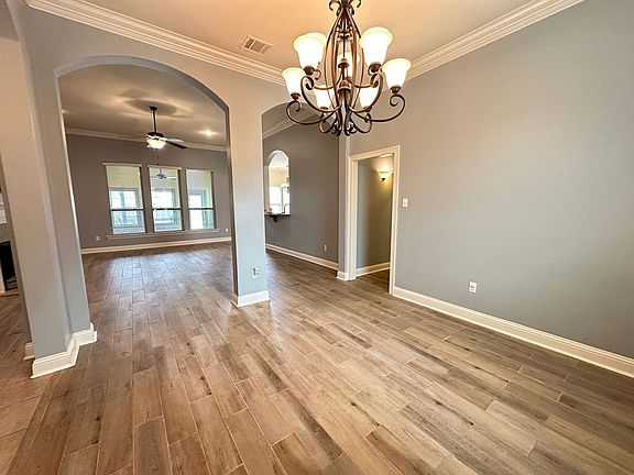 4th image of 240 Danielle Dr
