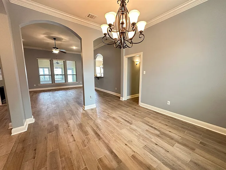 240 Danielle Dr — Photo 4