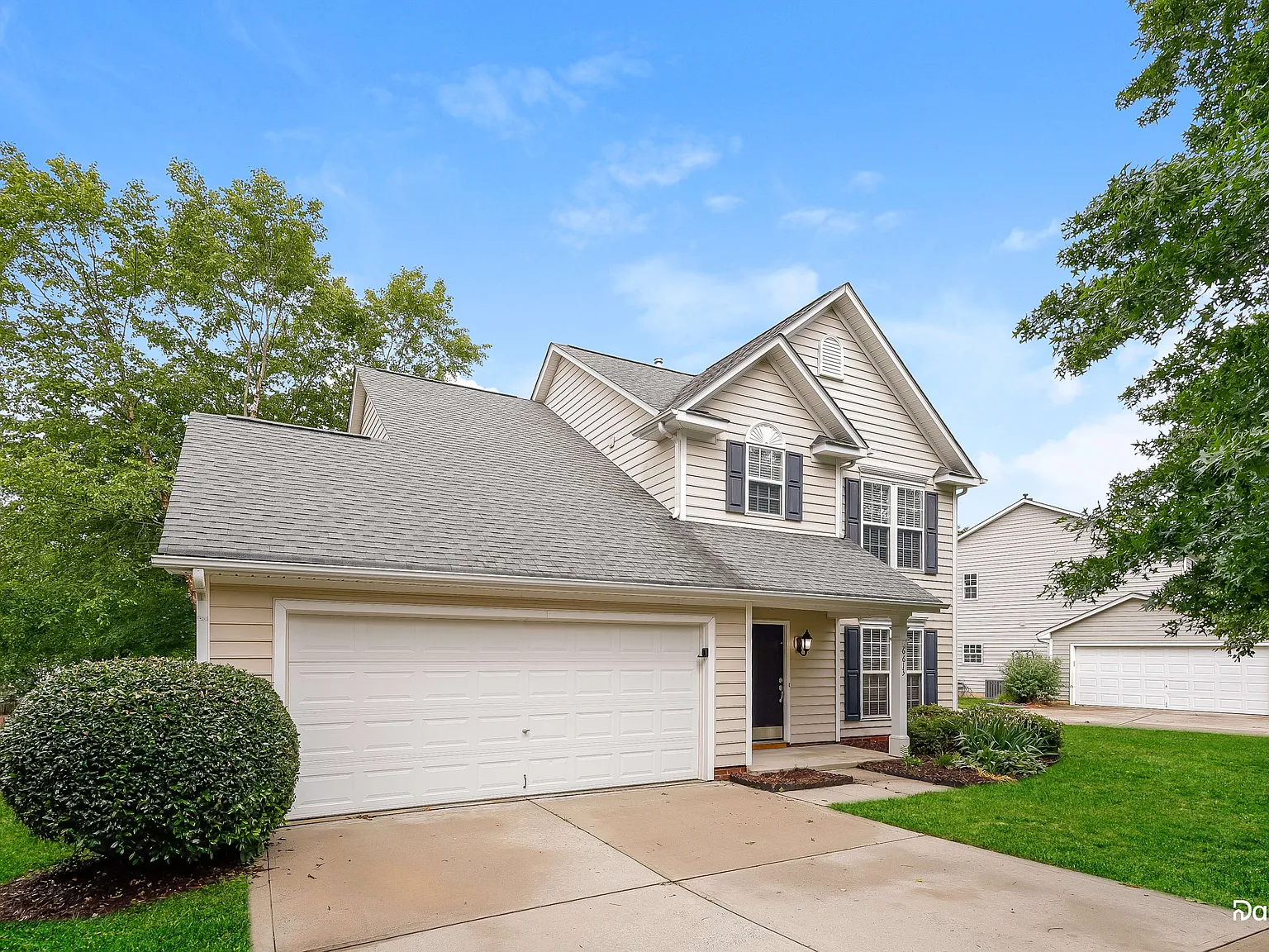 3 bed, 2.0 bath, 1591 sqft, $2,345 — Photo 2