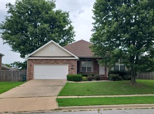 1958 N Batsford Dr, Fayetteville, AR 72704