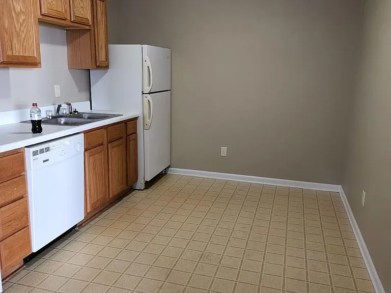 225 E Wilson St #10B — Photo 2