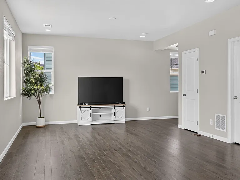 360 Marlowe Ct — Photo 4