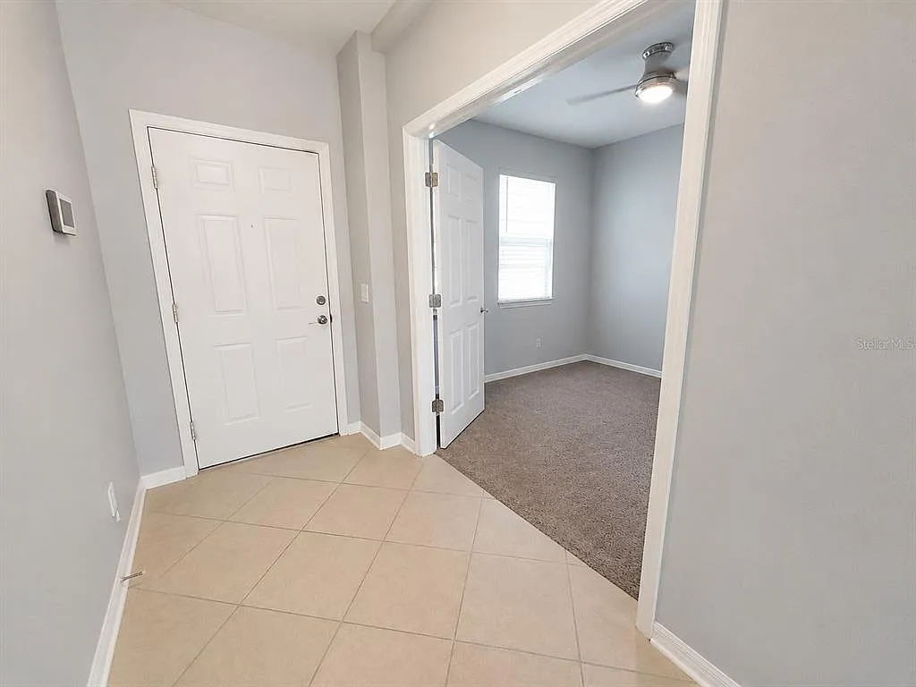 4 bed, 3.0 bath, 2566 sqft, $3,000 — Photo 2