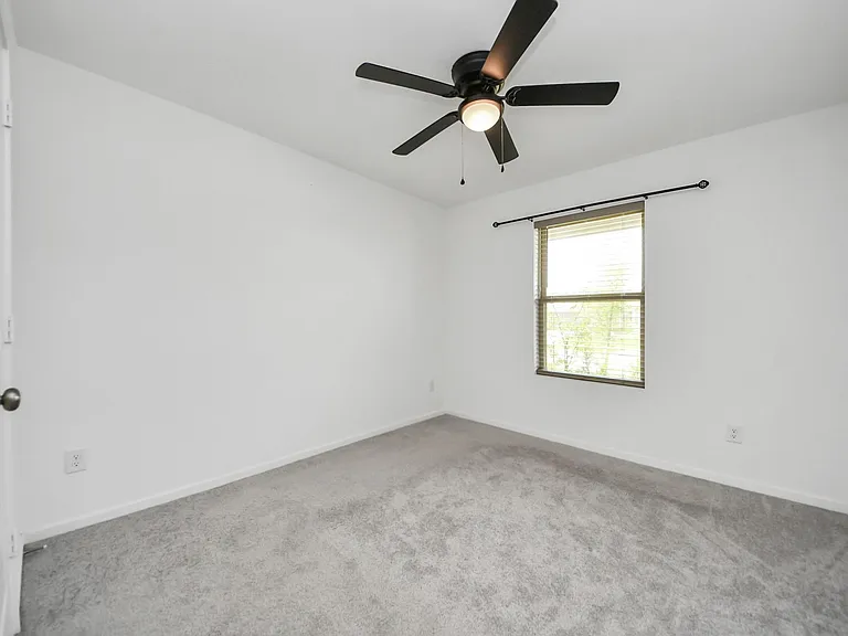 1607 Red Oak Dr — Photo 12