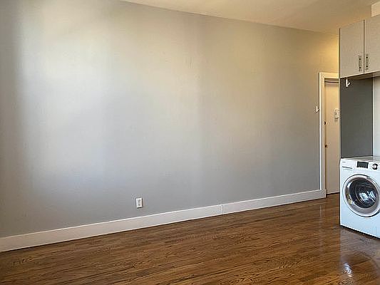 3rd image of 102 E 116th St APT 4F