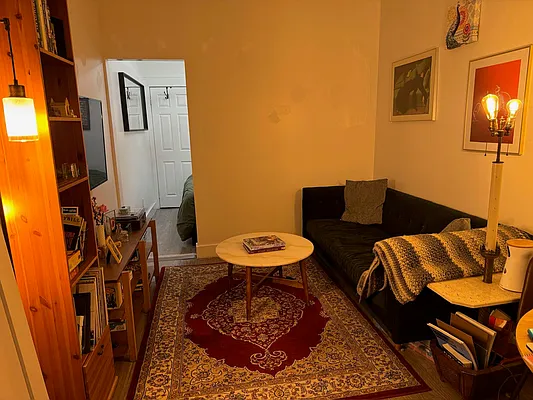 Rented by R New York | media 8