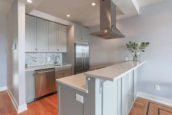 Sold by Brooklyn Bridge | media 3