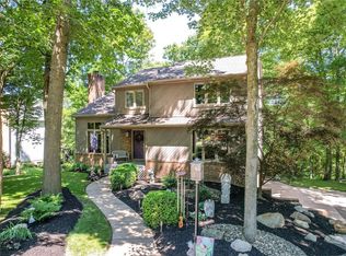 17 Lamplighter Ln, Baden, PA