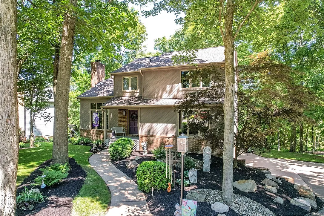 17 Lamplighter Ln photo 1