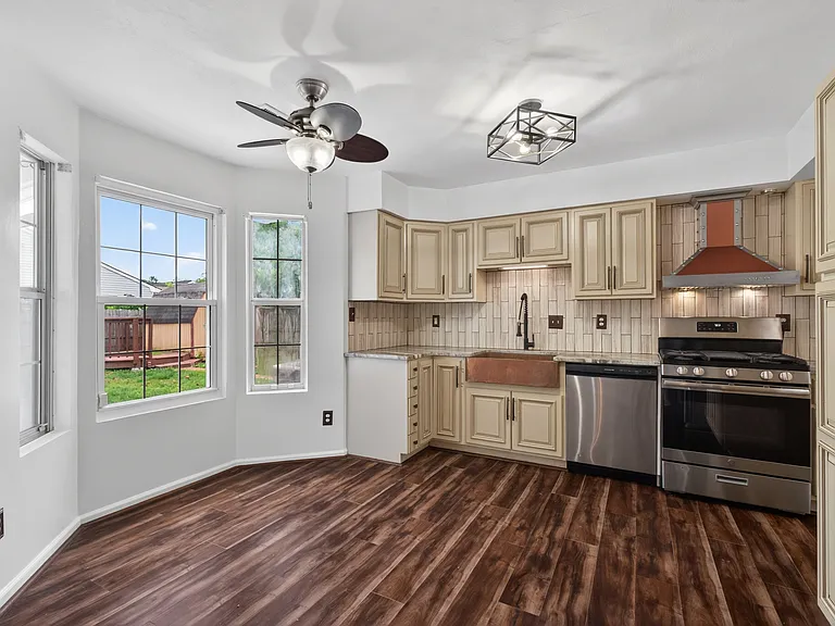 3200 Vermeer Dr #8 — Photo 8