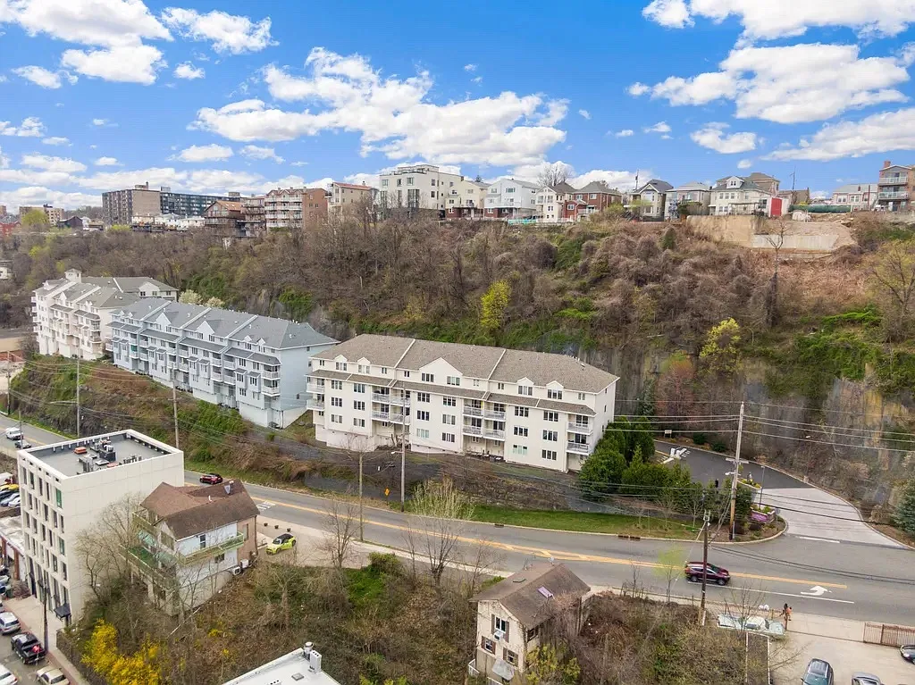 9 Legend Hills Dr — Photo 2