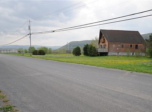 5th image of 134 Centre Ln