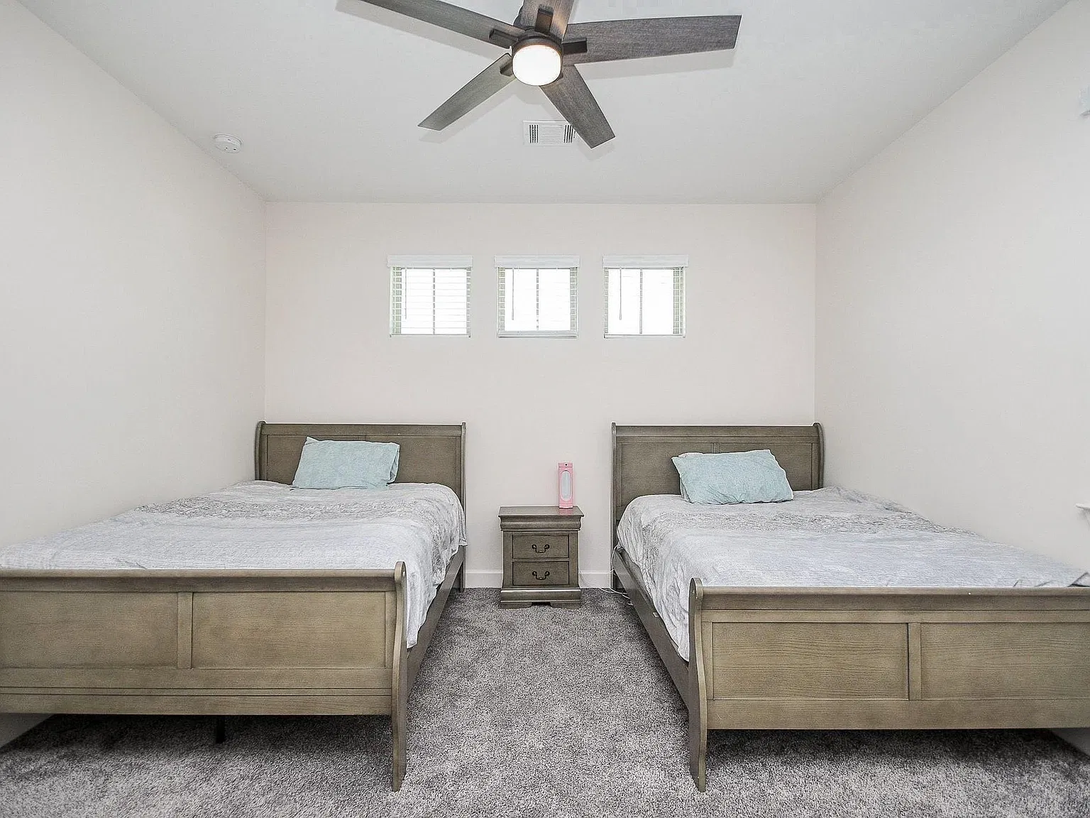 5 bed, 3.0 bath, 2892 sqft, $4,500 — Photo 3