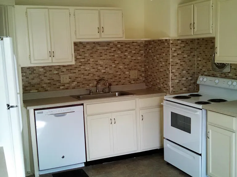 2461 Fairview Ave — Photo 24