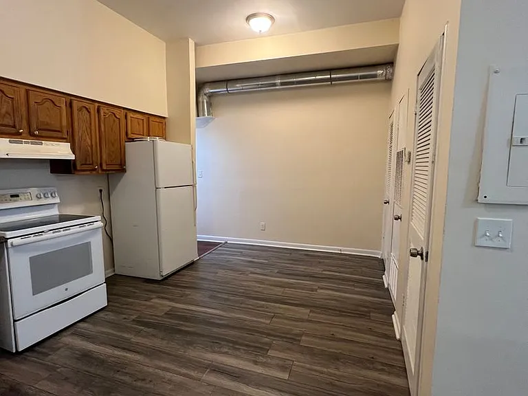 1423 W Fayette St — Photo 5