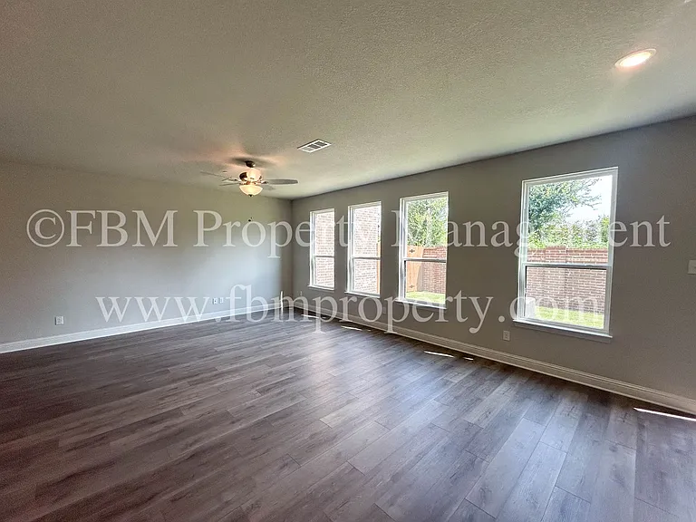 2133 Layla Dr — Photo 8