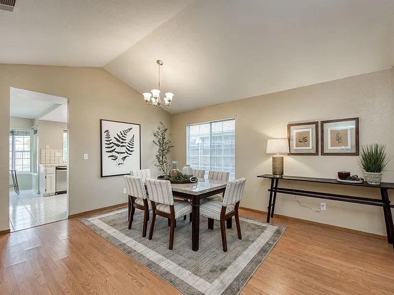 2559 E Dennis Ave — Photo 8