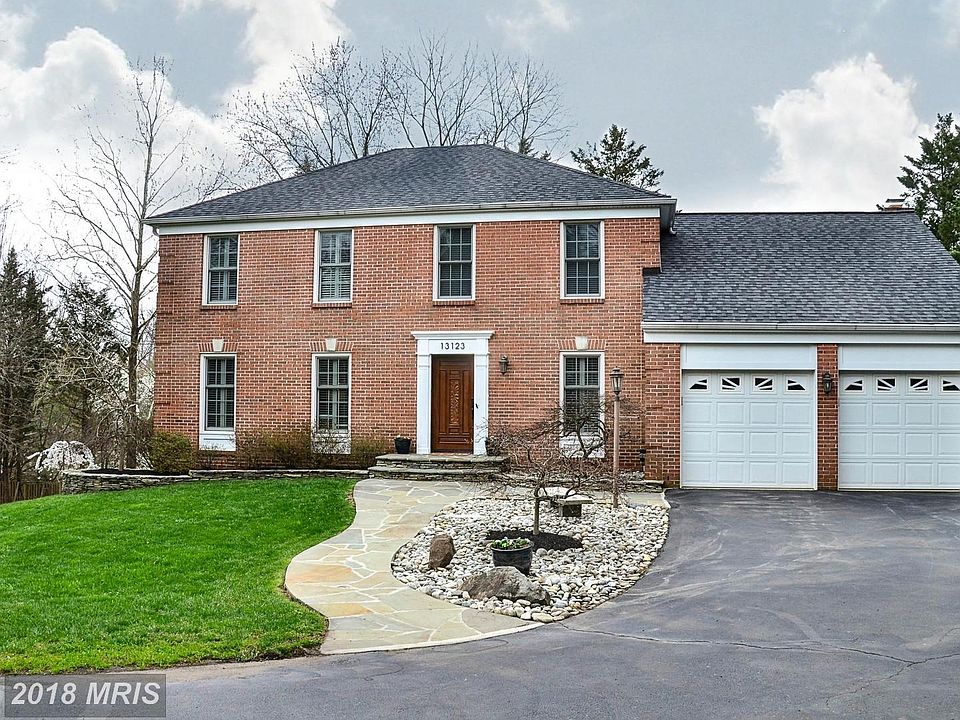 Stately Colonial  with so much privacy!