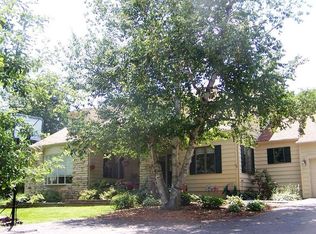 19 Century Oaks Ct, Bettendorf, IA 52722