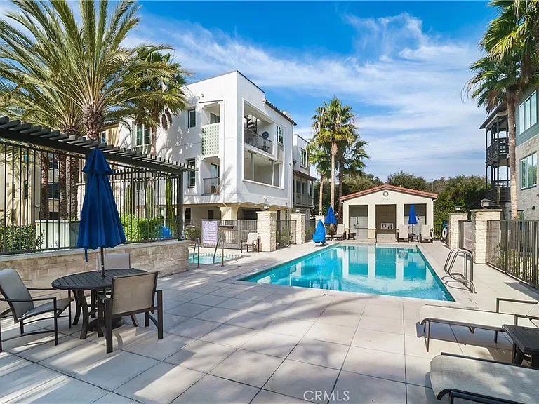 1519 Doheny Way — Photo 31