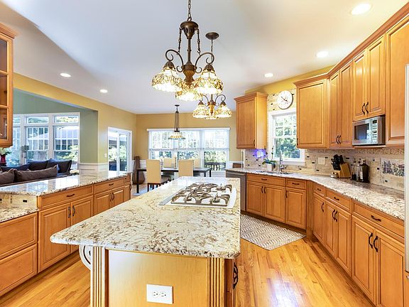 Large entertaining kitchen with granite countertops
