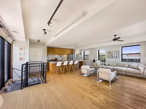 364 Manhattan Avenue image 5 of 13