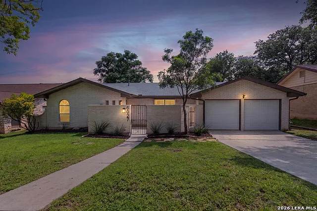 4 bed, 2.0 bath, 1611 sqft, $2,300 — Photo 4
