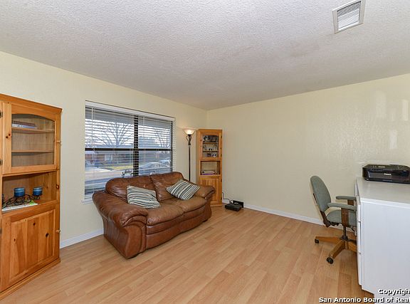 4th image of 1148 Fox Run Cir