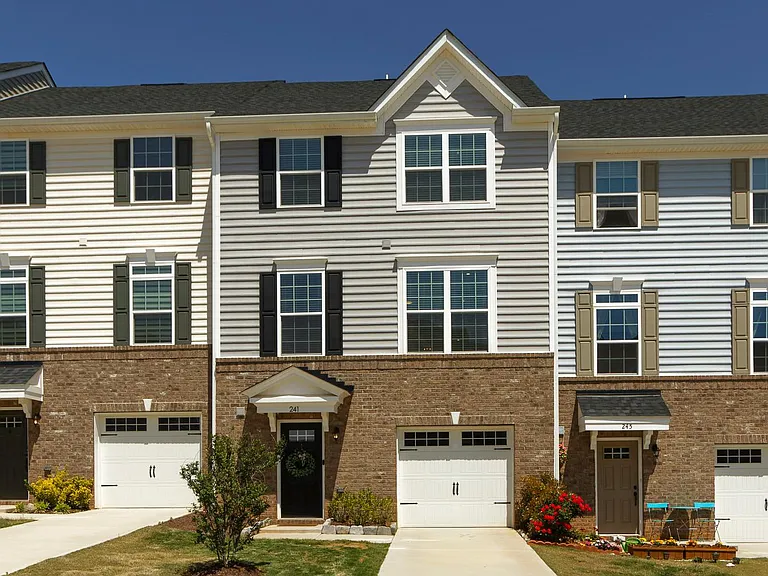 241 Misty Pike Dr — Photo 1