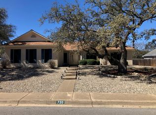 720 Oak Hollow Dr, Kerrville, TX 78028