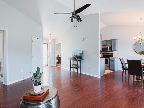 5th image of 7894 Springdale Meadow Dr