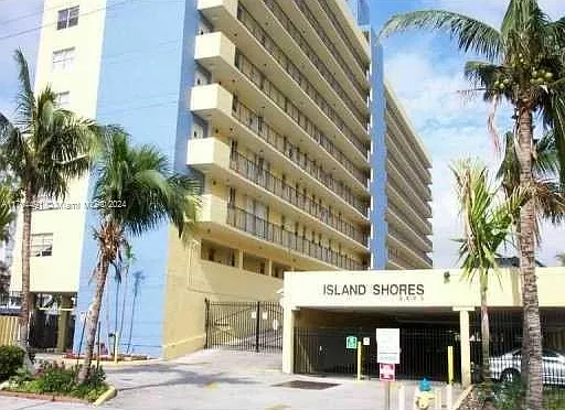 1 bed, 1.5 bath, 800 sqft, $1,575 — Photo 3