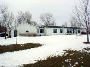 W2007 Busch Rd, Cecil, WI 54111