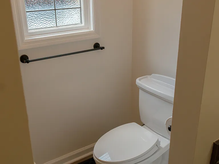140 Thomas Dr — Photo 17